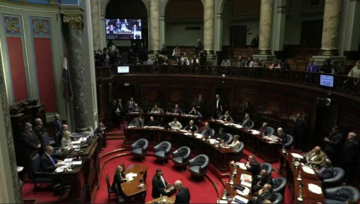 El Senado de Uruguay aprobó la reforma jubilatoria que aumenta la edad de retiro a los 65 años