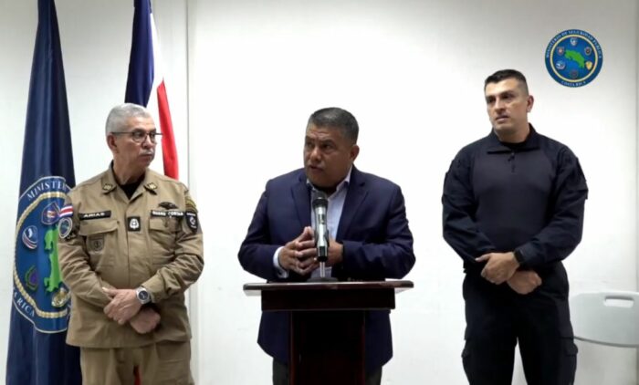 Ministro de Seguridad solicita a oficiales de Fuerza Pública ‘declinar’ las protestas para avanzar en negociaciones