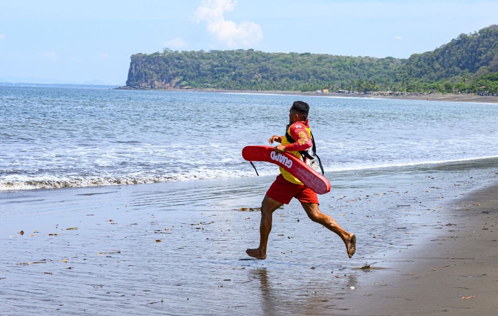Convenio destinará ¢1200 millones para prevenir accidentes acuáticos: Cruz Roja realiza en promedio 475 rescates al año