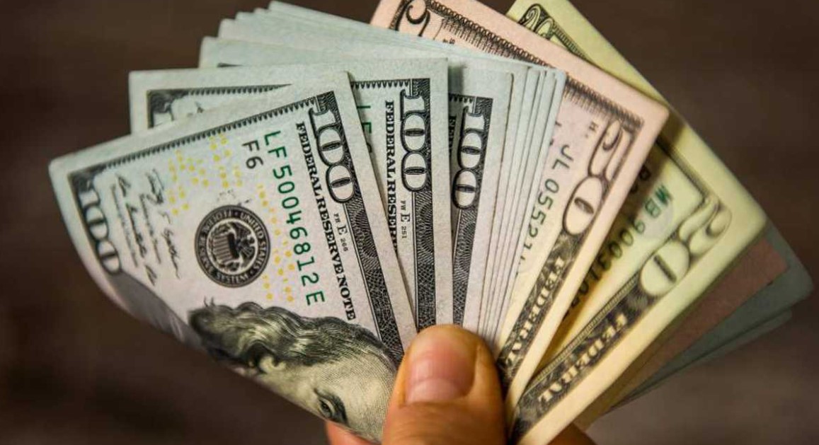 Venta de referencia del dólar aumentó ¢5 en un día tras un mes de constantes disminuciones