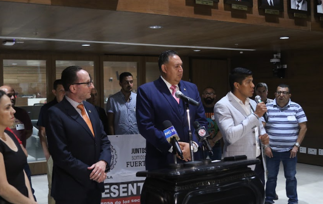 Proyecto de Ley busca eliminar cobro de licencia a comercios por reproducir música o encender televisión