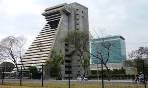 Contraloría señala falta de claridad e incerteza en plan del Gobierno para crear ‘Mega’ Ministerio de Vivienda