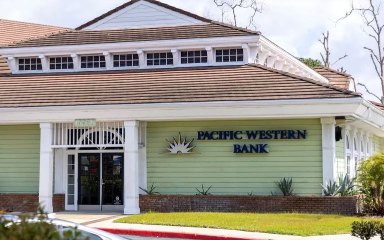 Otro banco de EEUU en problemas: las acciones de PacWest se derrumbaron 46% antes de la apertura de Wall Street