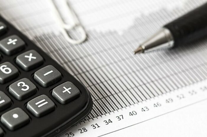 Expertos vislumbran disminución en cuotas de créditos ante caída en la inflación