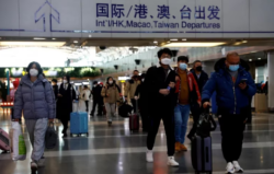 El régimen de China le prohibe salir del país a miles de personas y la cifra crece día a día