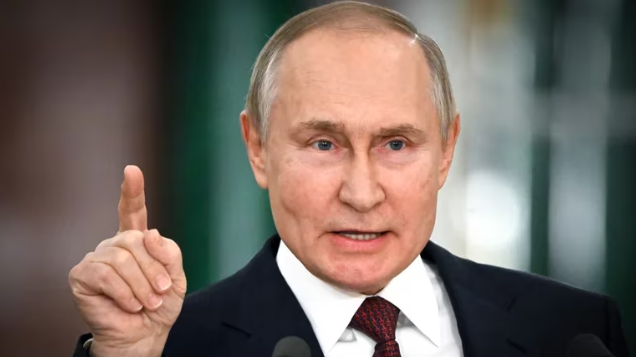 El Kremlin amenazó con inventar causas penales a los funcionarios que intenten a renunciar