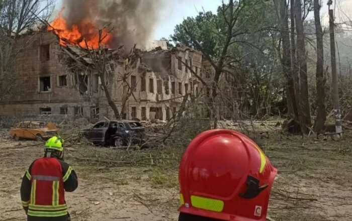 Rusia bombardeó una clínica ucraniana en Dnipro: al menos un muerto y 15 heridos