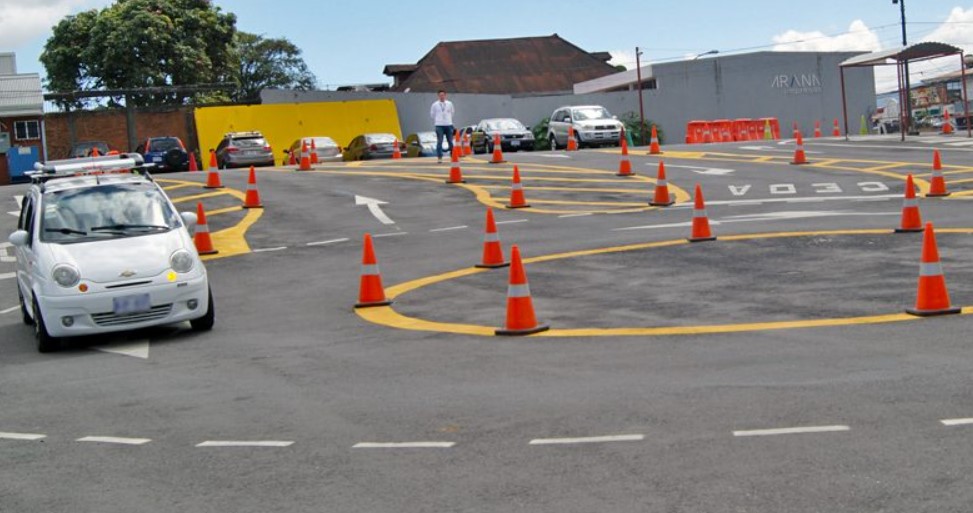 Diputada del PLP urge al MOPT habilitar a centros educativos para que apliquen pruebas de manejo e impartan educación vial