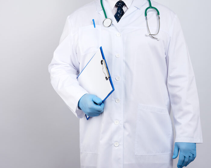 4 de cada 10 médicos especialistas estarían dispuestos a regresar a la CCSS si mejoran condiciones