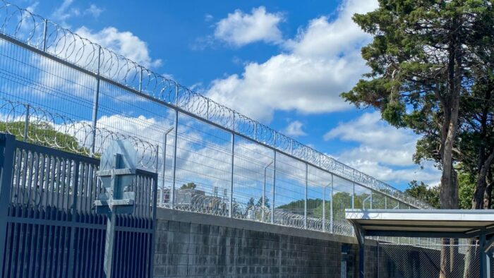 CCSS informa a Corte que Centro para Personas con Enfermedades Mentales en Conflicto con la Ley no está aceptando nuevos ingresos en dos módulos