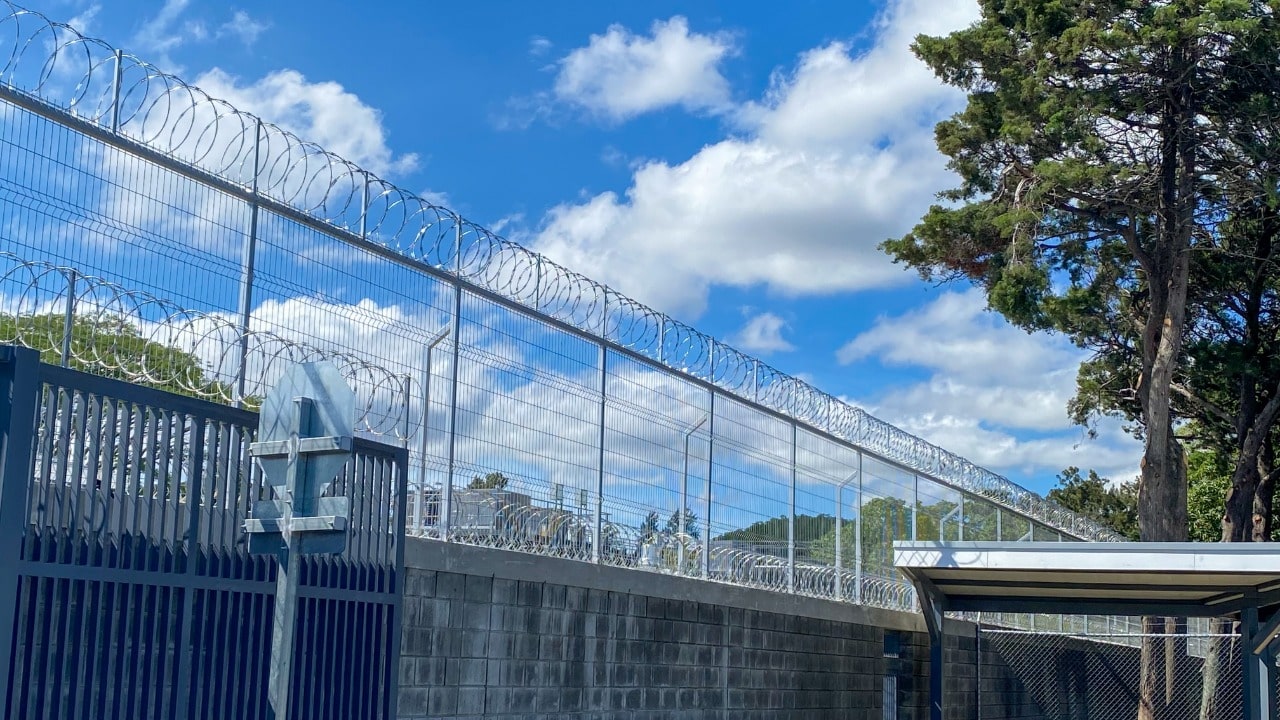 CCSS informa a Corte que Centro para Personas con Enfermedades Mentales en Conflicto con la Ley no está aceptando nuevos ingresos en dos módulos