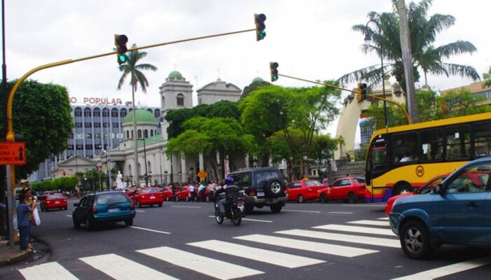 Fallas en semáforos podrán reportarse a través de Waze