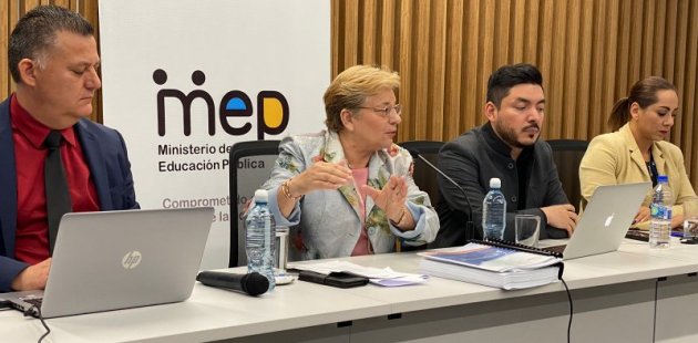 Presentan proyecto para que el MEP se encargue del proceso de validación de títulos universitarios extranjeros en el país