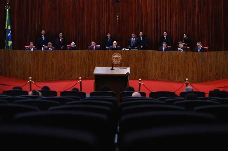 El Tribunal Superior Electoral de Brasil reanudará el viernes la votación sobre la elegibilidad de Bolsonaro