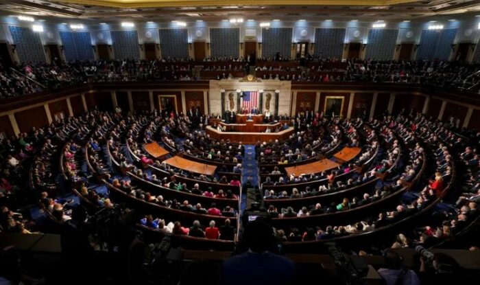 El Senado de los Estados Unidos aprobó el acuerdo que suspende el límite de la deuda y lo enviará a Biden para su firma