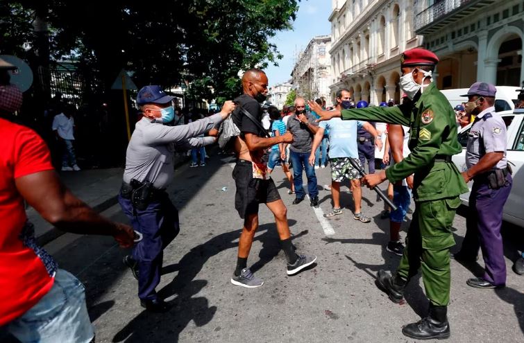 Prisoners Defenders denunció que la cifra de presos políticos en Cuba ascendió a 1.307 y reiteró que “todos son torturados”