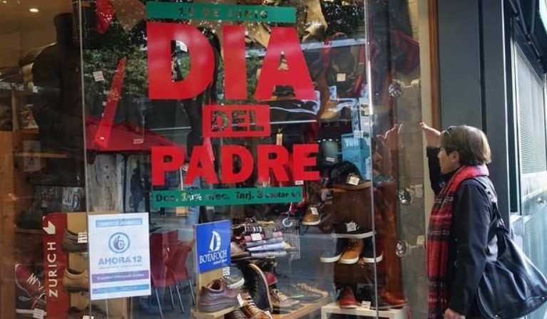 Televisores, celulares y zapatos para hombre están más baratos: Comercios prevén ventas de hasta ¢25 mil millones para Día del Padre