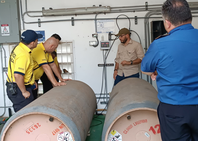 AyA y Bomberos revisan protocolos de emergencia en caso de posible fuga de gas de cloro en acueductos