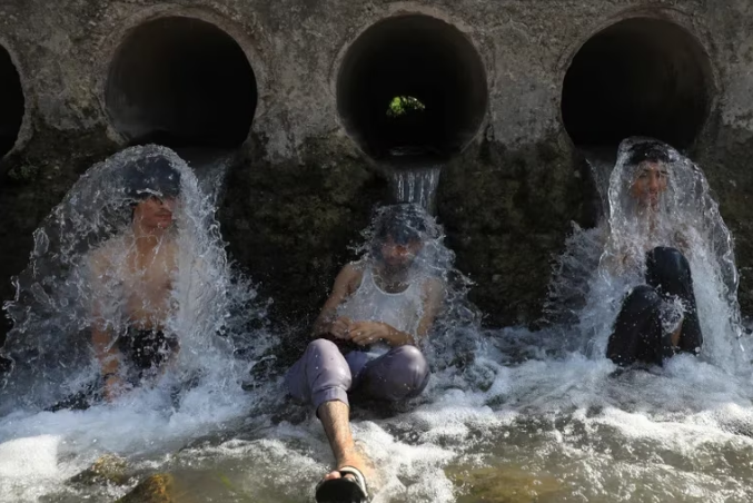 Pakistán enfrenta una ola de calor con temperaturas máximas que rozan los 50 grados