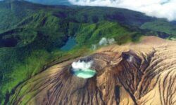 Volcán Rincón de la Vieja mantiene actividad y registró dos erupciones en las últimas 24 horas