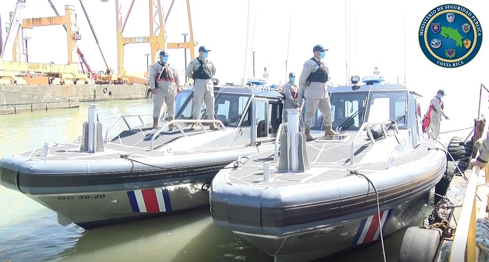 Policía de Colombia detuvo a tres costarricenses en una lancha con dos toneladas de droga
