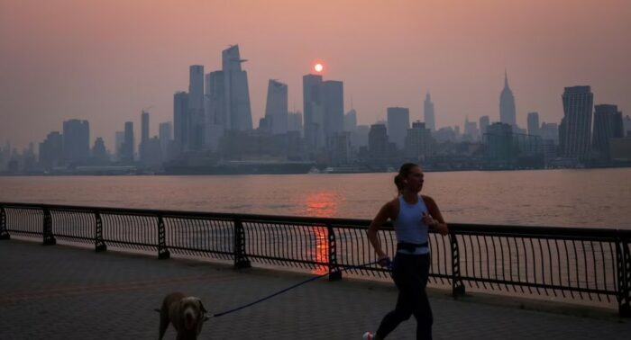 En alerta más de 100 millones de personas por incendios forestales en Canadá que cubren de humo ciudades en EEUU