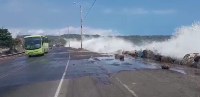 CNE gestiona acciones para atender situación de infraestructura y salida del mar en Caldera