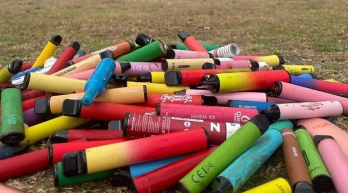 Reportaje Especial: Los vapeadores más allá del fumado, una problemática que también incide en el ambiente