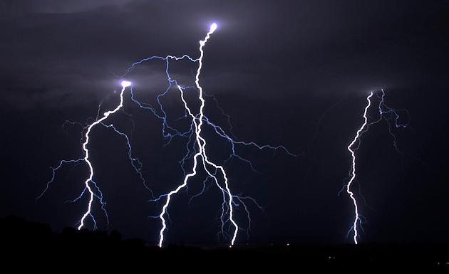 IMN registró promedio de 33 rayos por minuto la tarde del martes: Onda Tropical No. 9 afectará el país este miércoles