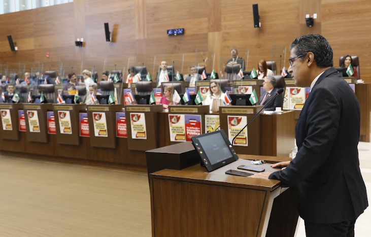 Dos mociones lideradas por bancadas de oposición buscan censurar a ministro de Hacienda