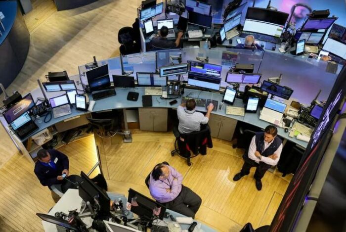 Wall Street operó con pocos cambios pero cerró una nueva semana en positivo