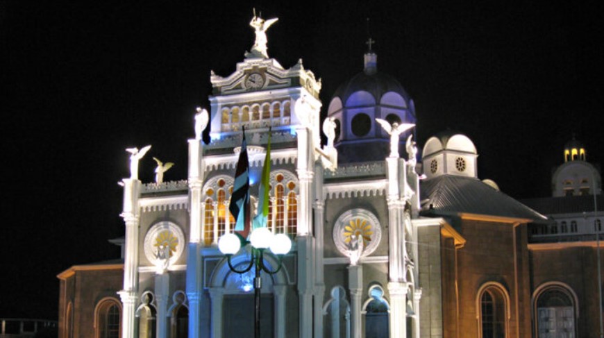 Comerciantes en la Basílica de los Ángeles esperan mayor afluencia de romeros este año