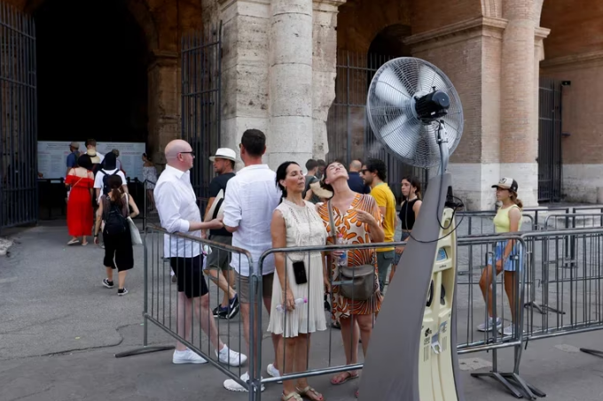 Europa se alista para las temperaturas más altas de su historia en una ola de calor sin precedentes en todo el hemisferio norte