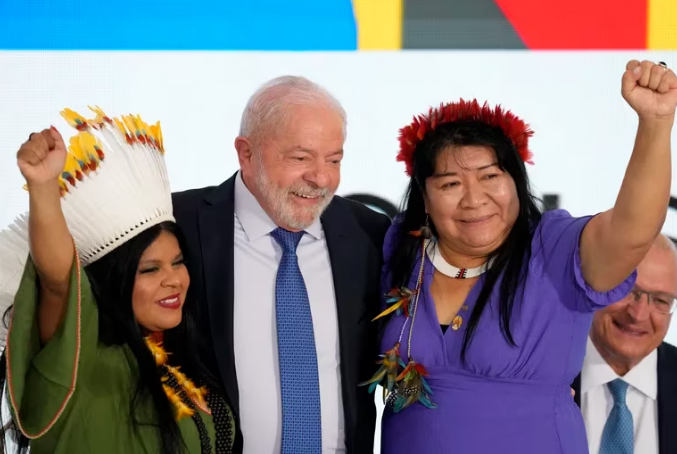 Fiebre del “oro verde” en Brasil: los créditos de carbono atraen a bancos y políticos pero amenazan a las comunidades indígenas