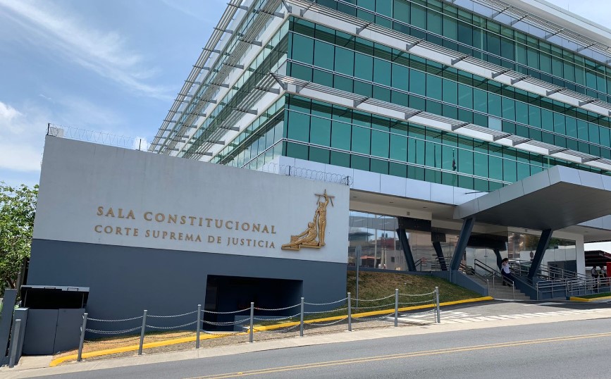 Dos directivos de la CCSS acuden a Sala IV para ser reinstalados en su puesto