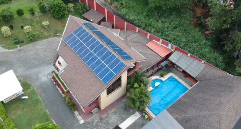 ARESEP inicia trámite sobre fijación de tarifas para que hogares y empresas puedan vender sus excedentes de energía
