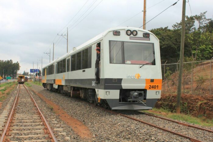 INCOFER pide a romeros evitar caminar por vías del tren para prevenir accidentes