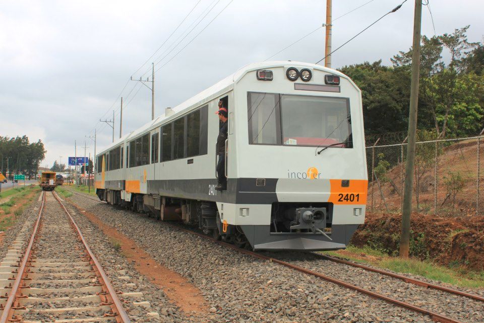 INCOFER pide a romeros evitar caminar por vías del tren para prevenir accidentes