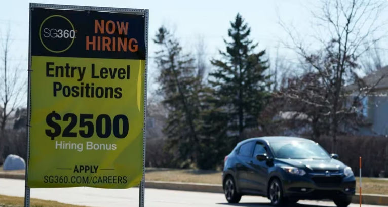 Estados Unidos sumó 209.000 puestos de trabajo en junio y el desempleo bajó a 3,6%