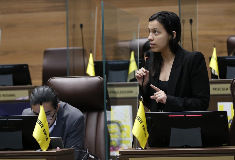 Jefa del Frente Amplio denunció a jerarca de la CCSS ante Ministerio Público por supuesto perjurio