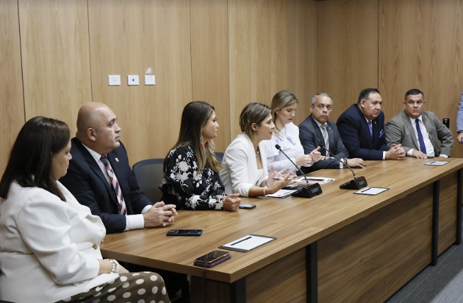 Fracción del PUSC encuentra ‘algunos defectos’ en mociones de censura contra ministro de Hacienda