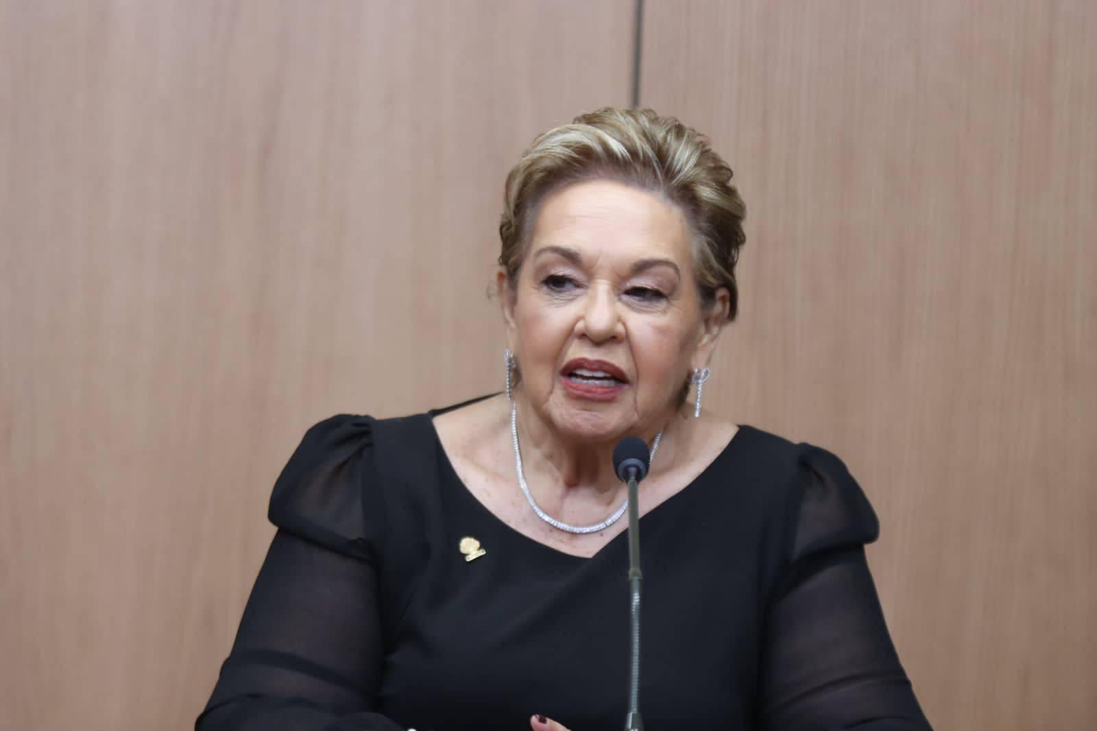 Vicepresidenta del Congreso ordena investigar supuesto ingreso de diputados a Plenario luego de ordenar cierre de puertas