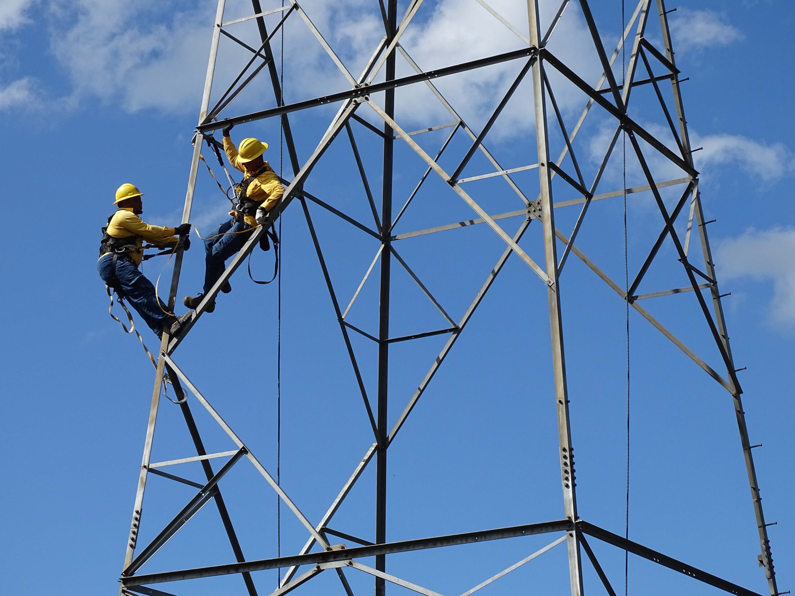 ICE reporta aumento en robo de materiales de torres eléctricas: Se registró uno al mes en el último año y medio