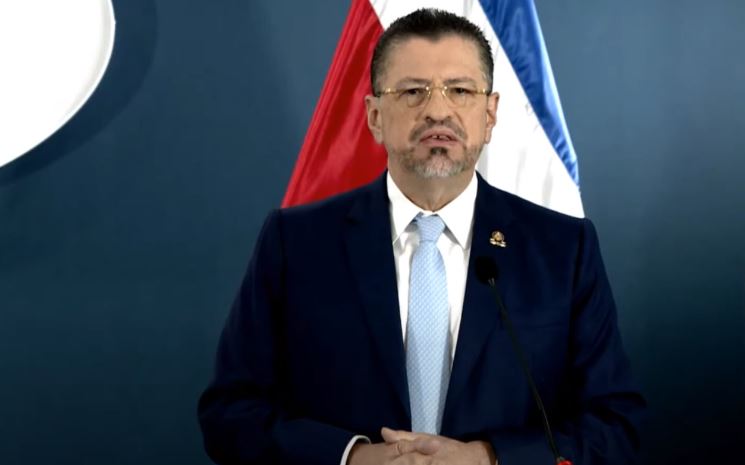 Presidente Chaves anuncia veto a plan que busca rebajar el marchamo y llama ‘populistas’ a diputados que lo impulsan