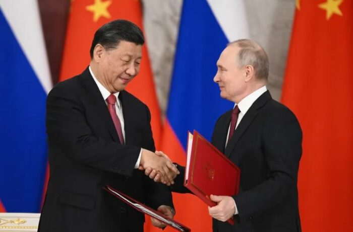 Rusia elude las sanciones e importa miles de millones de dólares en mercancías usadas con fines militares a través de China y Hong Kong