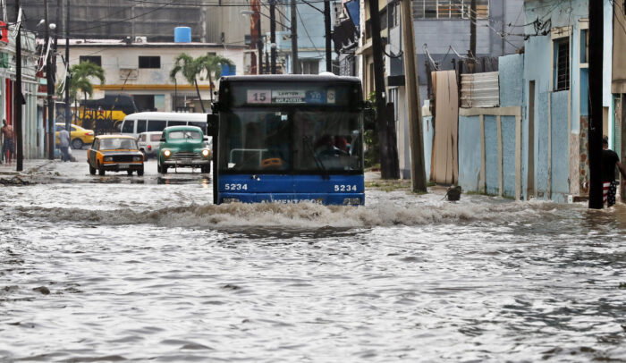 El huracán Idalia deja inundaciones y apagones a su paso por el occidente de Cuba