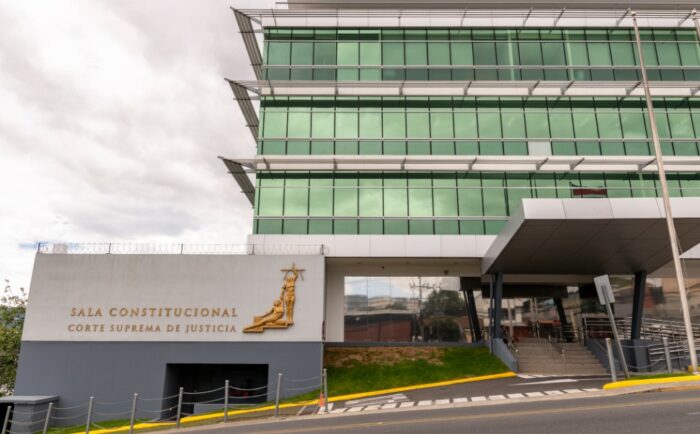 Bancos acuden a Sala IV tras solicitud de datos del Banco Central a la SUGEF