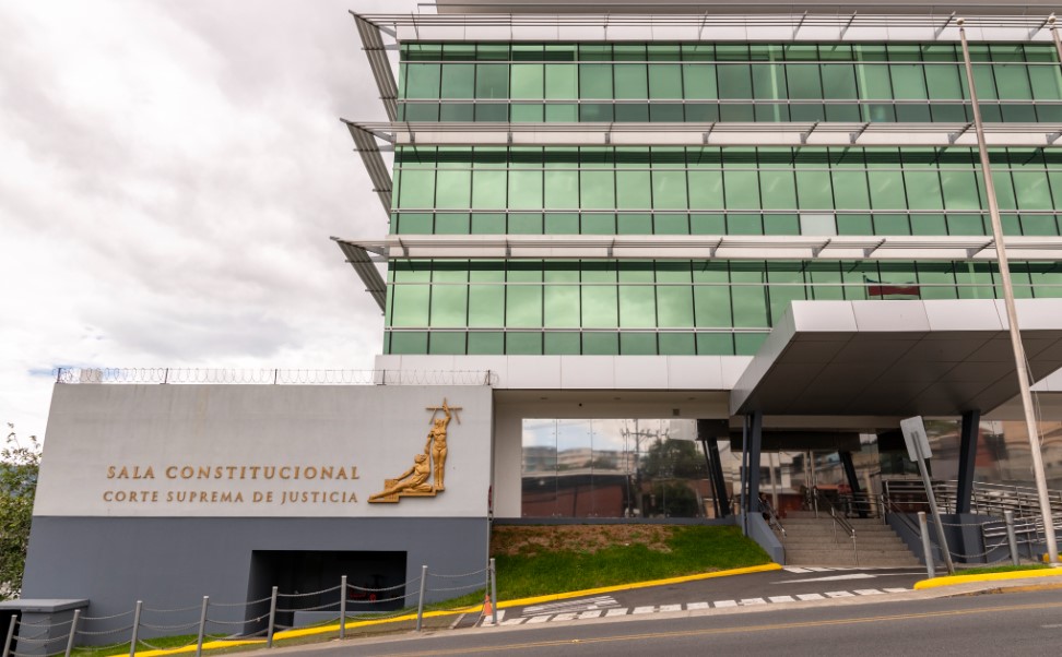 Bancos acuden a Sala IV tras solicitud de datos del Banco Central a la SUGEF