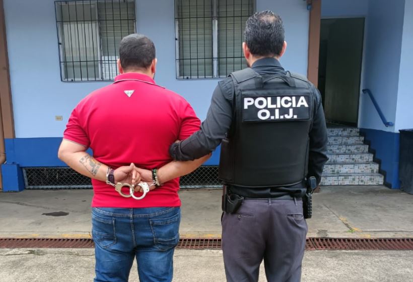 Detienen a 4 funcionarios de la CCSS por supuesto hurto de más de 27 mil latas de suplemento alimenticio