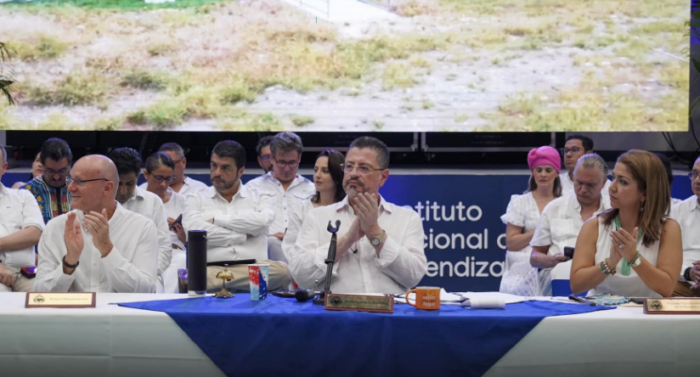 Gobierno promete lucha frontal contra la violencia y el narcotráfico en visita a Limón